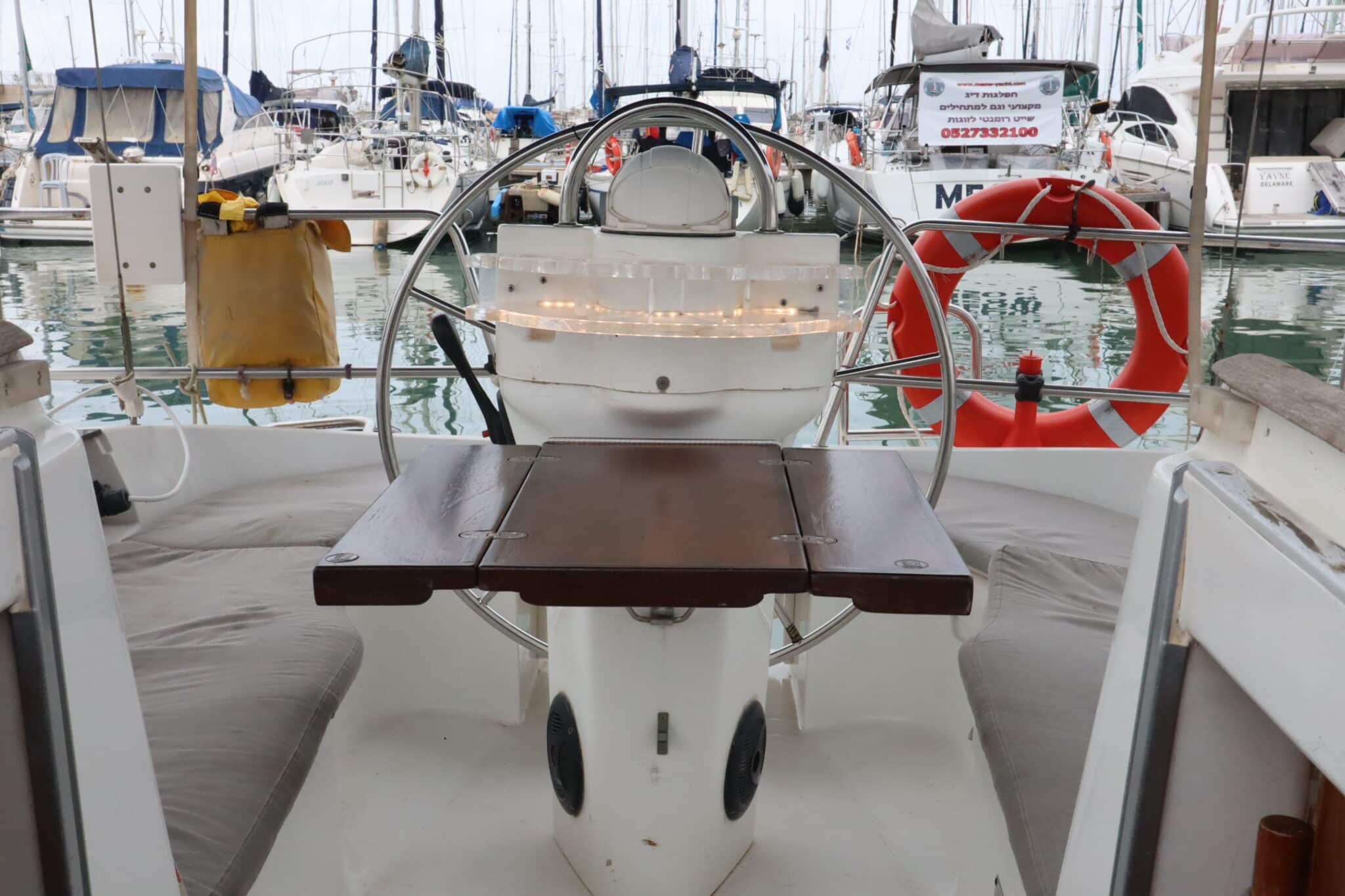 יאכטה לואיז חוץ 01