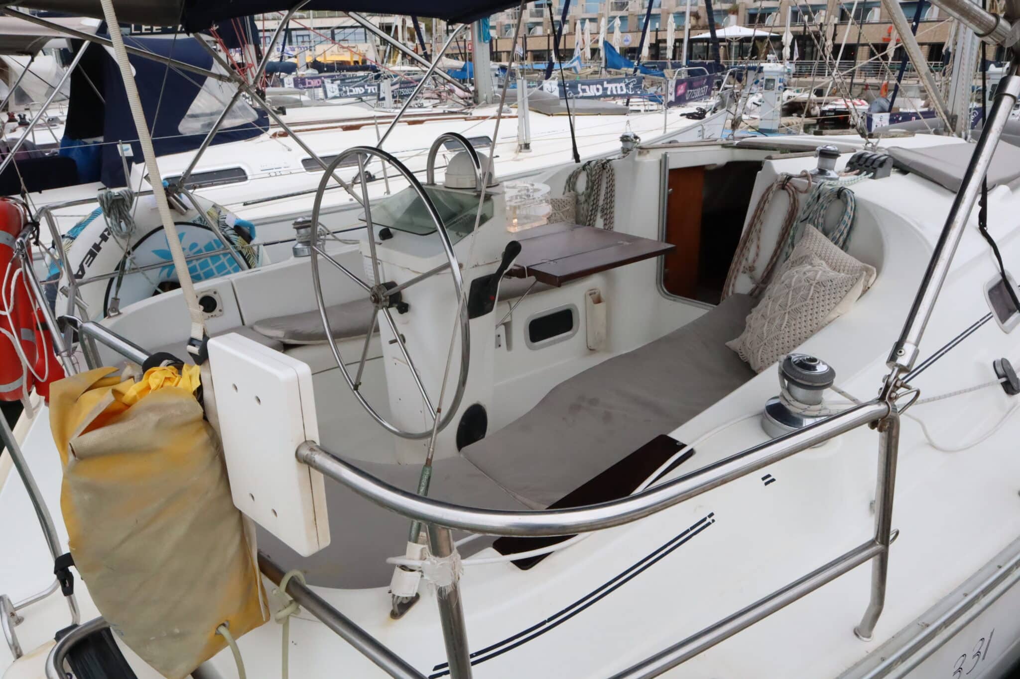 יאכטה לואיז חוץ 04